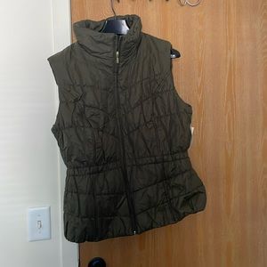Olive green light puffer vest